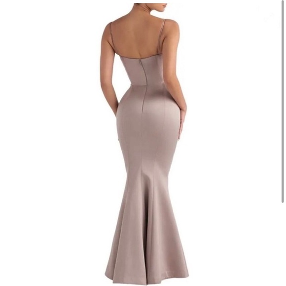 HOUSE OF CB 'Violette' Blush Satin Fishtail Gown - Picture 7 of 15